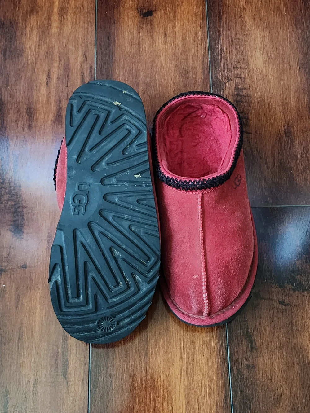 UGG Tasman Slippers Red Shearling Lined Women’s Size 4 US / 2 UK / 35 EU / 4 AU